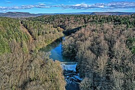 Le barrage et sa retenue.