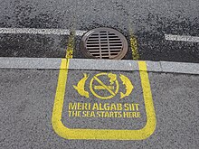 The drain cover, located in Tallinn, Estonia, with a mention of sewers proximity to the sea Drain Cover EN 124-D400 with Notice Logi tn Tallinn 24 September 2021.jpg