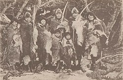Selk'nam people, c. 1915 Groupe d'Indiens Ona.jpg