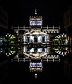 El museo de noche.