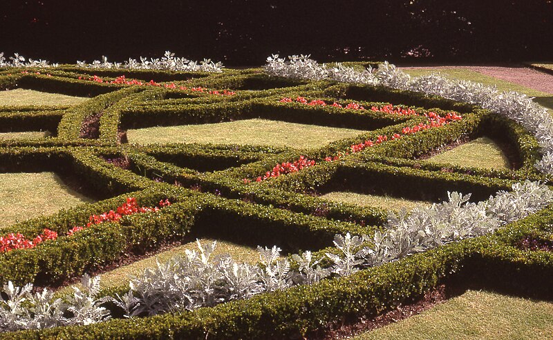 Ficheiro:Knot garden St Fagans.jpg