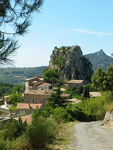 La Roque-Alric, village au cœur des Dentelles.