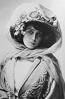 Mistinguett by Nadar.jpg