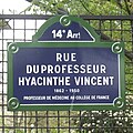 Plaque de rue de la rue du Professeur-Hyacinthe-Vincent à Paris.