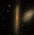 2019년, 슬론 디지털 전천탐사 (SDSS)의해 촬영된 상호작용 은하 NGC 4302와 NGC 4298 (우측).