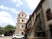 Menara lonceng dan penopang katedral