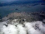 Downtown San Francisco og Bay Bridge til Oakland set fra luften, 2010