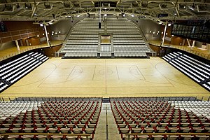 Zicht op de Topsporthal vanuit Vak B