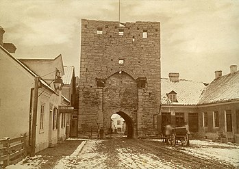 Visbys östra port är stadens.... Hästgatan till Österväg.... .