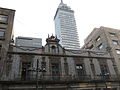 A Csempés ház és mögötte a Torre Latinoamericana