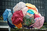 Regenschirm-Installation an der Tim Mei Avenue