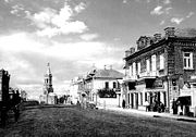 Simbirskaja-straat en (links) Kerk van de Moeder Gods van Kazan (1908)