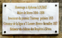 Gedenktafel an der Station Musée de Sèvres der Linie T2 der Pariser Straßenbahn