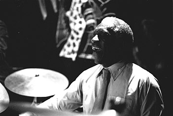 Le batteur américain de jazz Art Blakey en con...