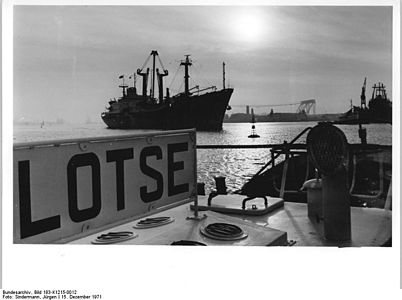 Aus Rostock auslaufender Frachter des Typs XD