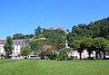 Il castello e il complesso termale visti dal parco di Uriage les Bains.