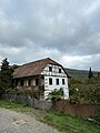 Elisabethtal, heute Assureti, ehem. deutsches Bauernhaus in Massivbauweise, mit Fachwerk