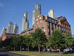 Hotel Faena de Buenos Aires, emplazado en una antigua usina remodelada del área portuaria.