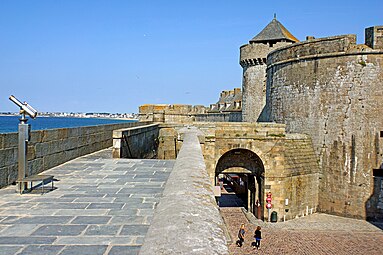 La porte Saint-Thomas et la tour Qui-Qu'en-Grogne.