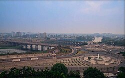 Gomti river in Downtown New Lucknow.JPG