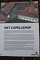 infobord aan het poortgebouw.