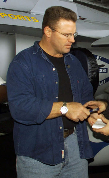 367px-Howie_Long_-_American_Football_Player_TV_host.jpg