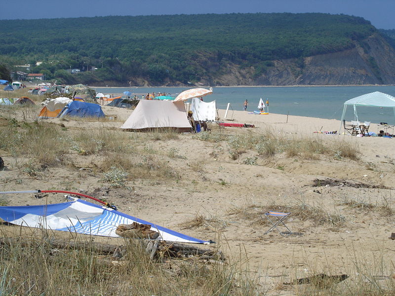 Файл:Irakli Beach August.jpg