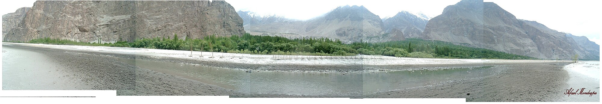 دریائے شیوک تو‏ں خپلو دا منظر.