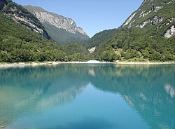 Lago di Tenno Italien 2.jpg