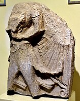 Rilievo in calcare di una figura maschile da Tell al-Rimah, Iraq. Periodo cassita.Museo nazionale iracheno