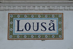 Placa de azulejos com o nome da estação da Lousã