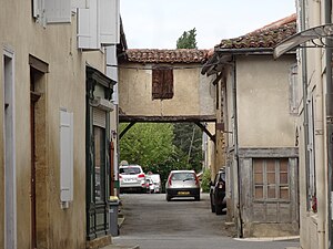 Le passage fermé au-dessus de la rue Lagrange.