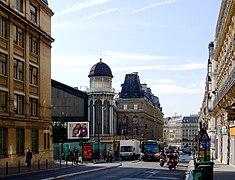 Le long de la gare de Paris-Saint-Lazare.