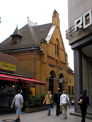 S-Bahn Berlin Frankfurter Allee Eingang.jpg