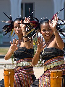 Dançarinas timorenses