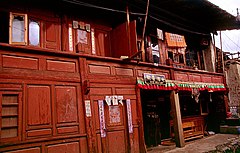 Houten huizen in Zhongdian