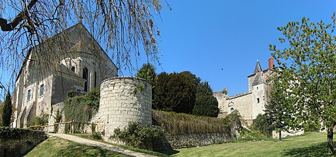 Abside de l'église et ruines du château.