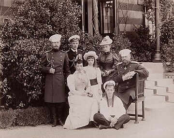 Александр III и императрица с детьми. Крым, Ливадия. Май 1893 г. (последняя фотосессия императора с семьёй)