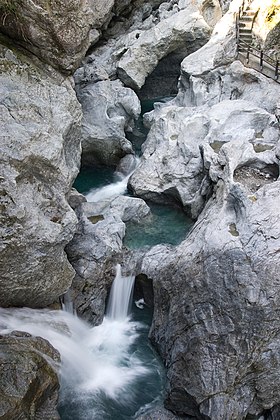 八釜の甌穴群