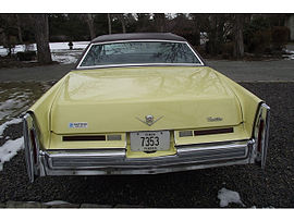 1974 Cadillac Coupe Deville, объединённые с бампером задние фонари