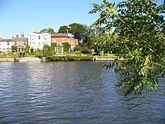 Bourne End and the Thames - geograph.org.uk - 516767.jpg