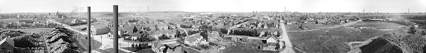 Calumet vers 1900. Vue depuis l'est avec Oak Street au premier plan et les clochers jumeaux de Saint-Paul au centre droit.