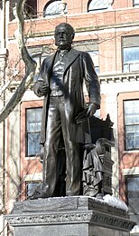 Статуя Честера А. Артура - Bissell jeh.jpg