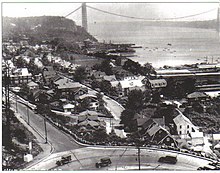 View of the bridge looking north from Edgewater, New Jersey, early 1931 Edgewater north 1931.jpg