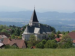 Veliko Tinje, pogled na naselje i crkvu