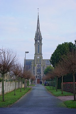 Hénanbihen 22 Église 2007. jpg