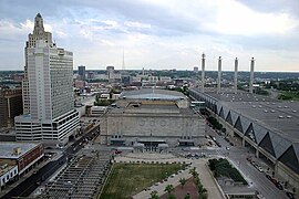 El edificio junto al centro de convenciones