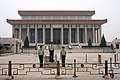 中華人民共和國北京的人民大會堂和毛主席紀念堂，由解放軍中央警卫團站崗