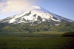 Öns högsta punkt ligger på Mount Vsevidof.