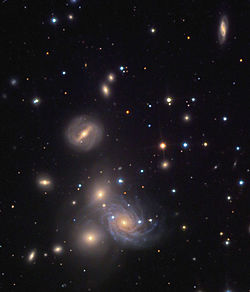 Група NGC 68 групи з NGC 67 і NGC 67а в дальньому лівому нижньому кутку
